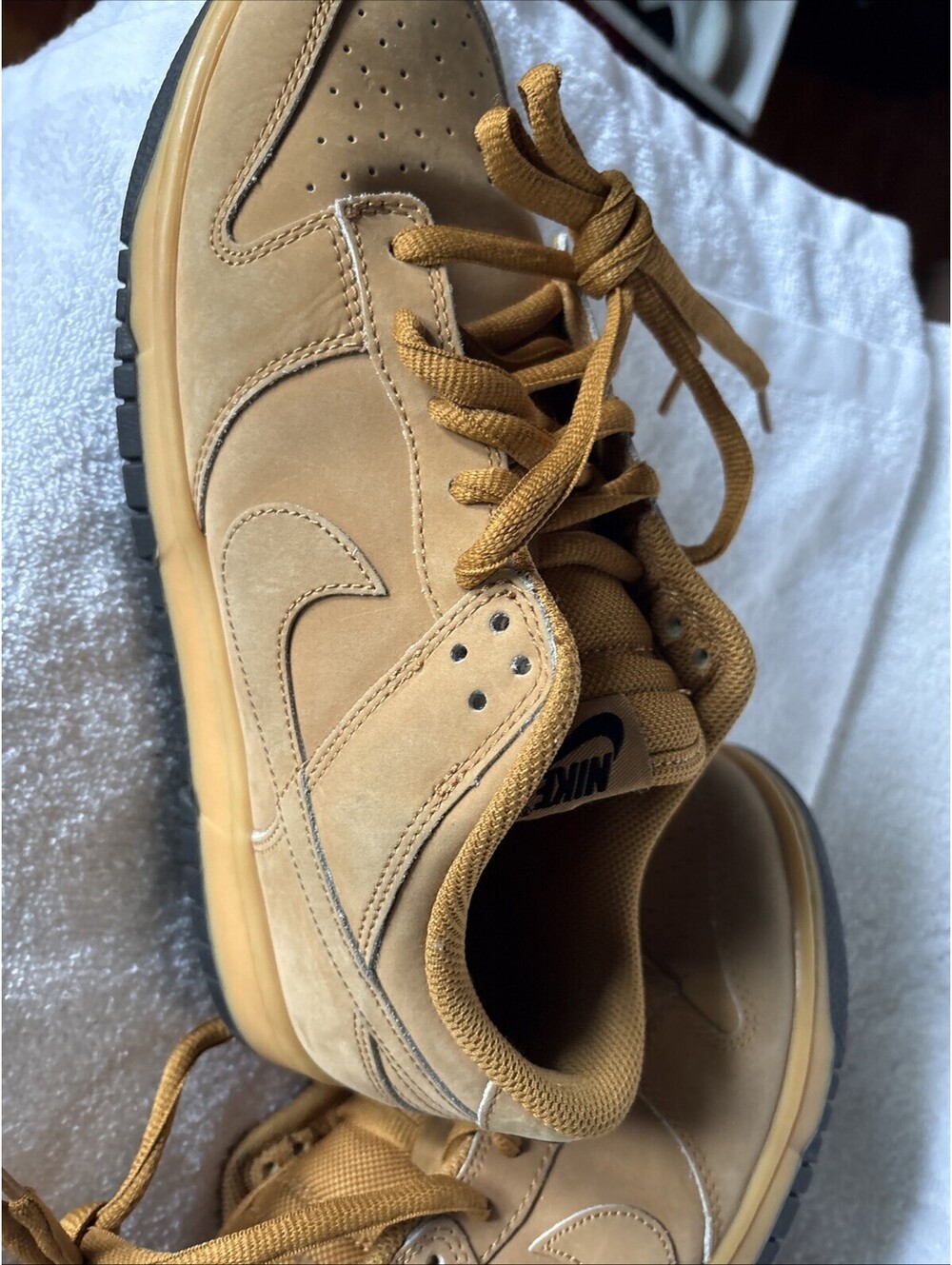 Nike SB Dunk Low Sz-9 M HQ1932-700 Lightly used No Box !